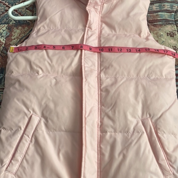 Kids size 2xl Roots down filled pink vest w/zipper & removable faux fur collar - Picture 10 of 11
